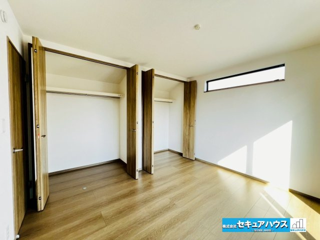 【本日ご案内可能】刈谷市築地町二丁目　全5棟の洋室|【洋室7帖】
◆広々とした居住空間は日々の暮らしを彩り、心のやすらぎと満足感を与えてくれます。通風と採光を考慮した設計は子供たちはのびのび育ち、家族でくつろぎと団らんを生み出します。　　　　　　　　　