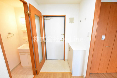 【玄関】 | ルミエール八尾駅前