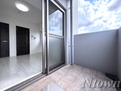 【バルコニー】 | ヴェルドミール | 外からの目が気にならないバルコニーで洗濯物が干せます