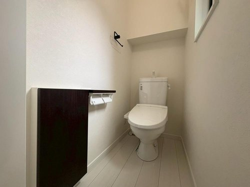 ル・ヴェールコート柳窪のトイレ|トイレは白基調でまとめることで、空間全体にすっきりとした清潔感が感じられます