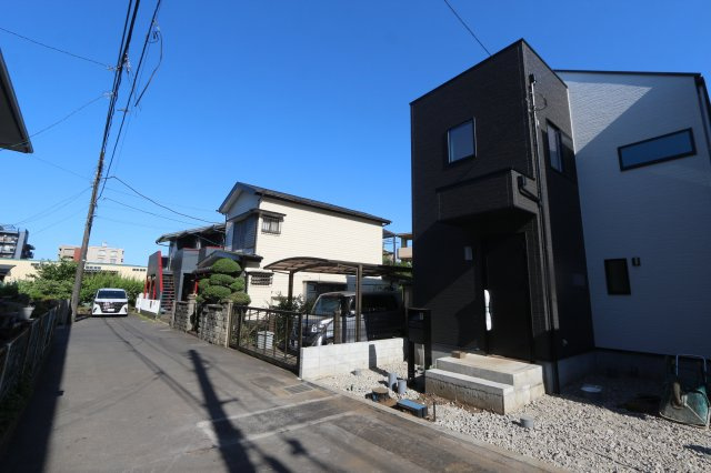 ル・ヴェールコート柳窪の外観|西武新宿線・拝島線「小平」駅が利用可能♪
急行・準急停車駅のため西武新宿・高田馬場方面へスムーズにアクセス可能♪