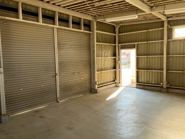 新島町貸事務所の設備|倉庫内