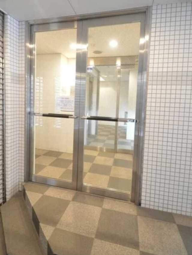 ダイナシティ三軒茶屋　礼金０　分譲賃貸　南西角部屋　駅近のエントランス