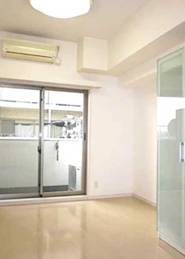 ダイナシティ三軒茶屋　礼金０　分譲賃貸　南西角部屋　駅近の居間・リビング