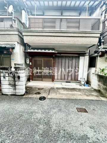 甲子園九番町一戸建のエントランス