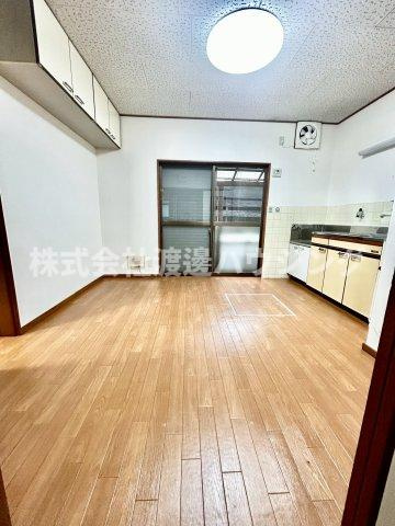 甲子園九番町一戸建の居間・リビング
