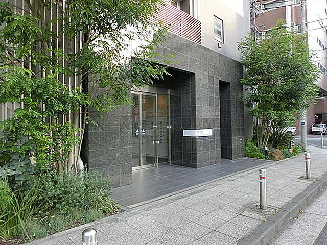 コシノパークサイドビルのエントランス