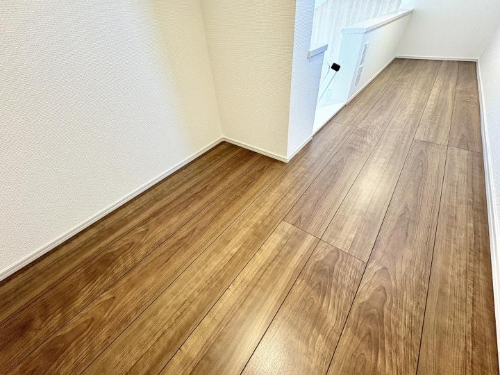 【Blooming Garden】小平市花小金井の収納|4.34m2のロフトスペースです。
シーズンオフの衣類や使用頻度の少ない荷物などの収納におすすめ。お子様のちょっとした遊び場にも利用できます。