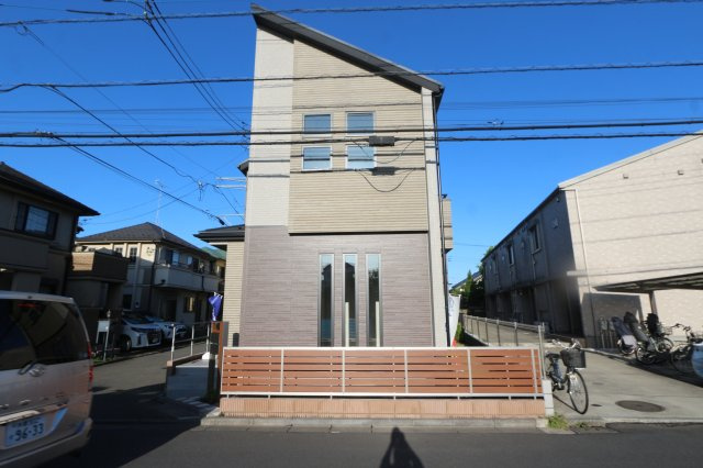 【Blooming Garden】小平市花小金井の外観|青梅街道、東京街道沿いは商業施設が点在する利便性の良い住環境。