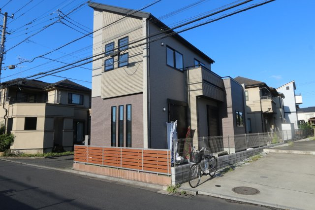 【Blooming Garden】小平市花小金井の外観|地震の揺れを吸収する制震ダンパー設置、耐震等級3取得の安心住宅