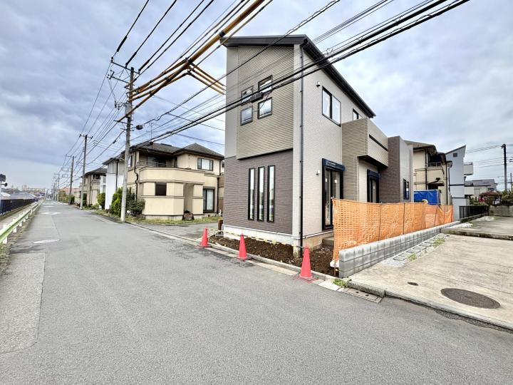 【Blooming Garden】小平市花小金井の外観|太陽光発電を積載したエコ住宅。日々の電気代を抑えながら、再生可能エネルギーを活用できる持続可能な暮らし。