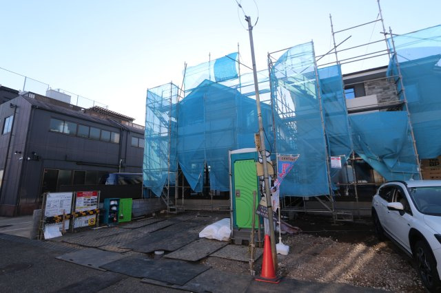 【KEIAI　Grace】小平市花小金井16期の外観|敷地内にはカースペースを2台分完備しており、複数台お持ちのご家庭や来客時にも安心です