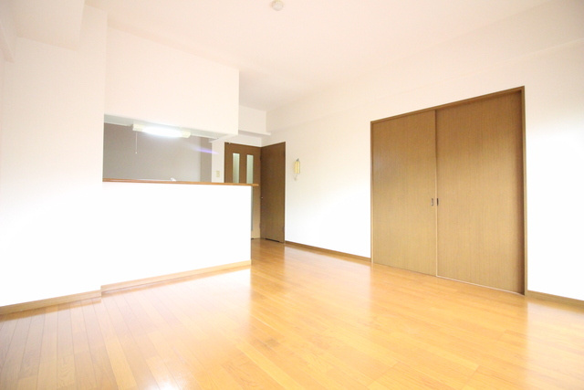 プレステージ百年公園の居間・リビング|14帖の広いリビング★