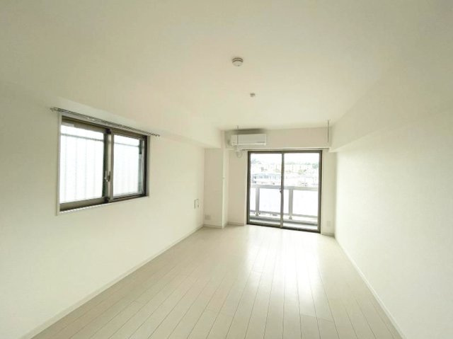 ヒルズ宮元町の居間・リビング