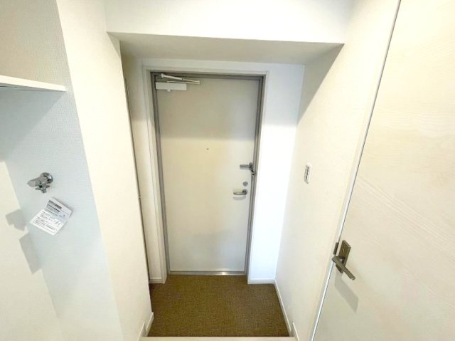 ヒルズ宮元町の玄関