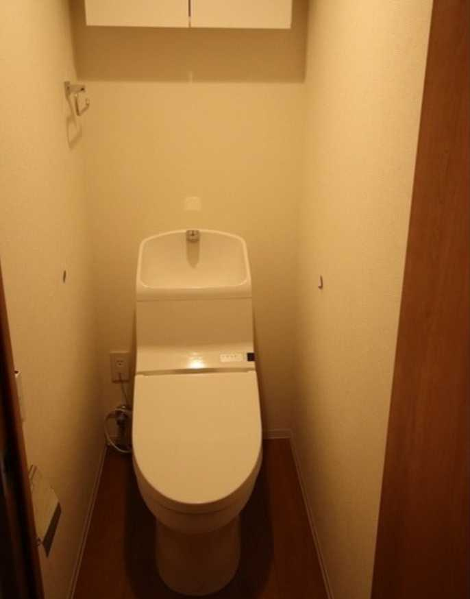 メイクスデザイン用賀　分譲賃貸　オートロック　礼金０のトイレ