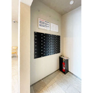 アルティザ春日原駅前クロスの玄関