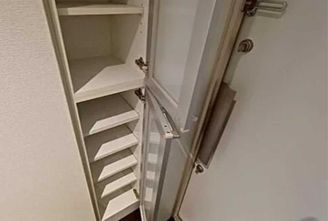 DeLCCSKomazawa　敷金０　礼金０　フリーレントの玄関