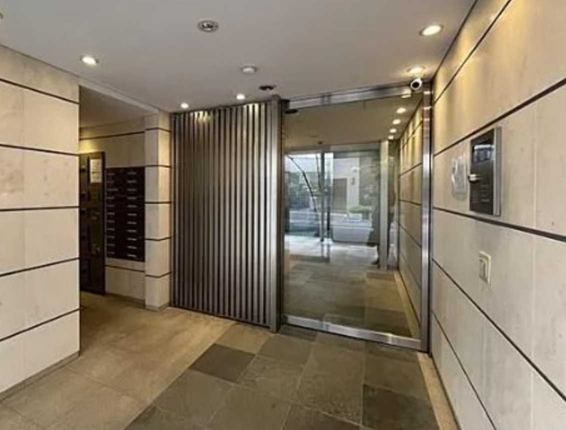 DeLCCSKomazawa　敷金０　礼金０　フリーレントのエントランス