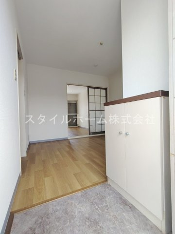 タウニィ吉川Aの玄関|イメージ写真です。