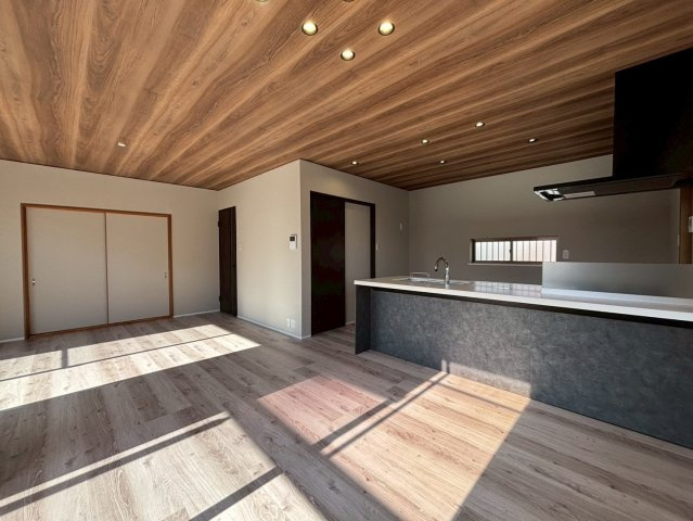 奈良市押熊町の居間・リビング|リビングも明るく心地よいスペースです。