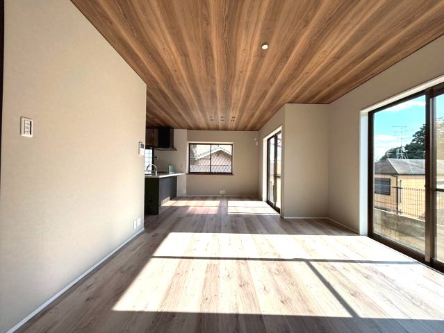 奈良市押熊町の居間・リビング|リビングも明るく心地よいスペースです。