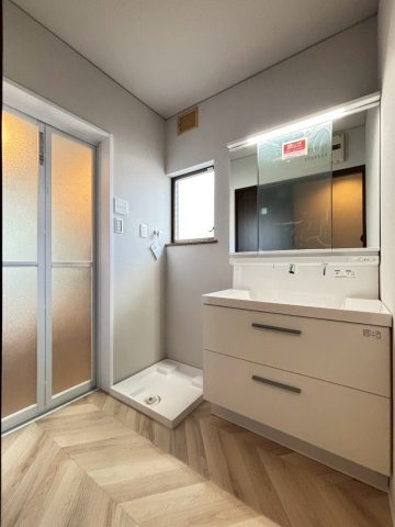 奈良市押熊町の浴室|窓付きでお掃除中もしっかり換気♪明るい浴室です。