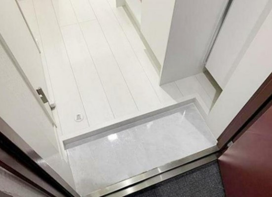 Nano北新宿2の玄関