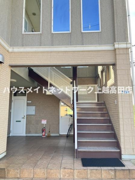 apartment Be：1のエントランス|階段下駐輪場
