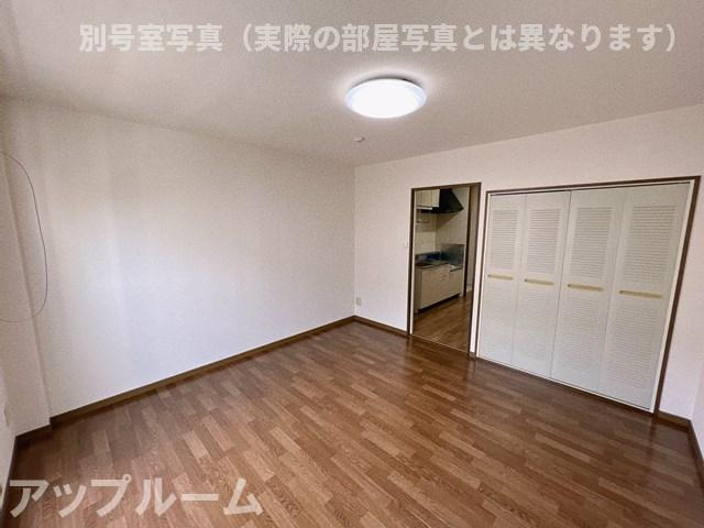 サープラス雉子野Bの居間・リビング