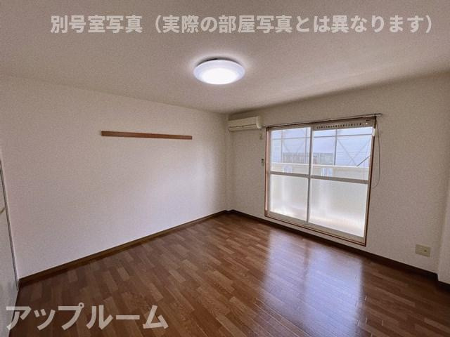 サープラス雉子野Bの居間・リビング