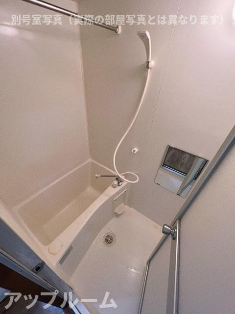 サープラス雉子野Bの浴室