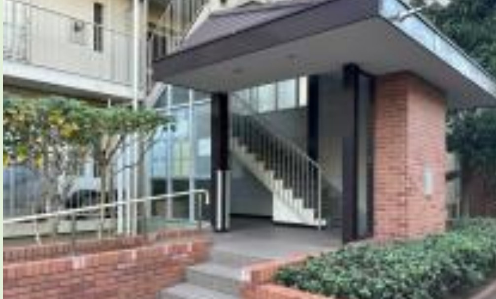 サンライトパストラル弐番街C棟のエントランス