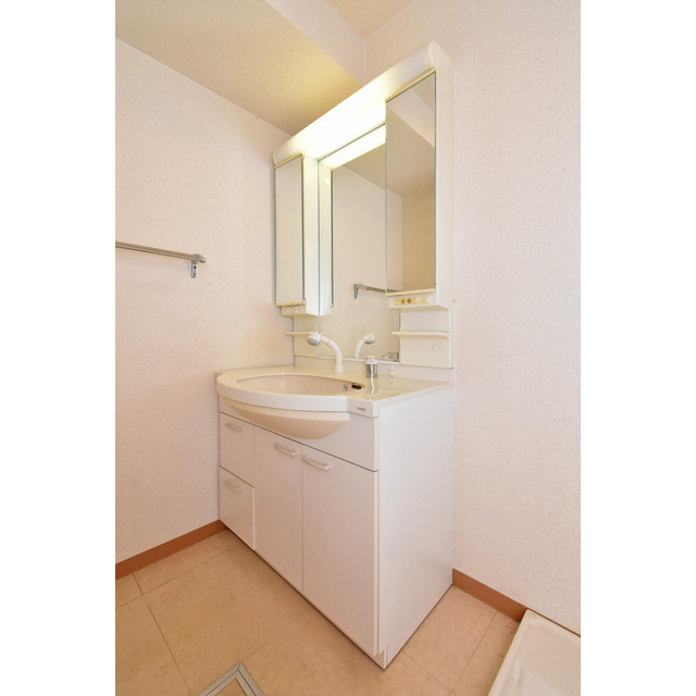 Gramercy Shirakawa Koen