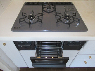 【設備】 | ライオンズヒルズ松戸 | ３口ガスコンロ　※2019年5月撮影