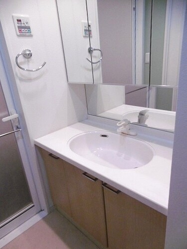 ライオンズタワー五反田の洗面所|洗面所　内装前