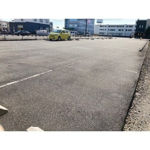 岐阜市薮田南３丁目の駐車場の駐車場