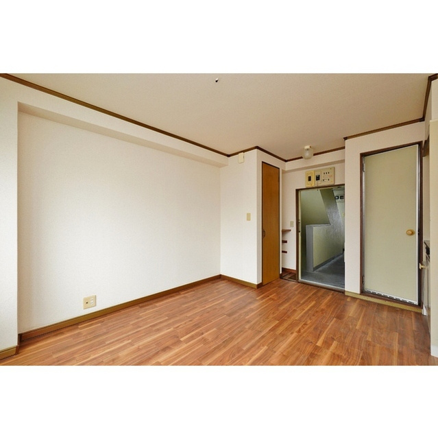 和田ビルの居間・リビング|洋室