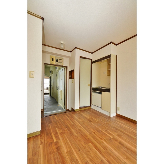 和田ビルの居間・リビング|洋室