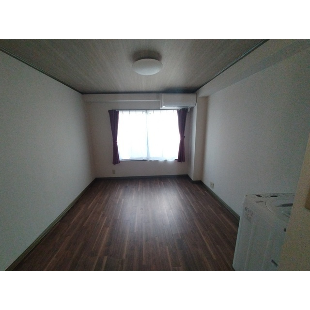 和田ビルの居間・リビング