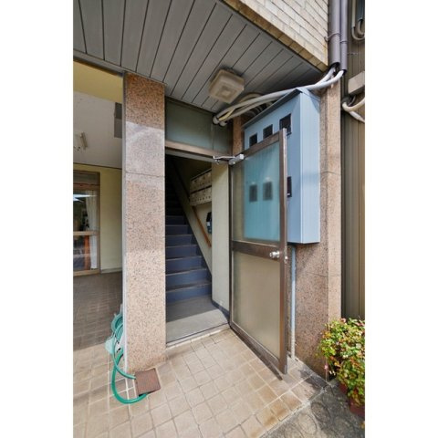 和田ビルのエントランス|お問い合わせは美濃善不動産駅前店へ！