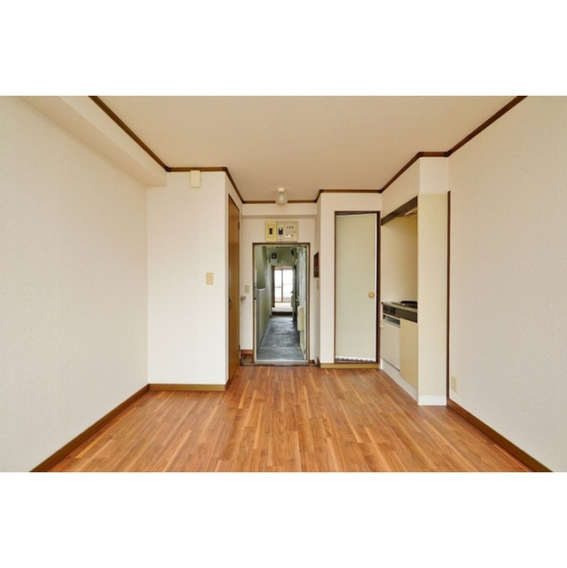 和田ビルの居間・リビング|洋室