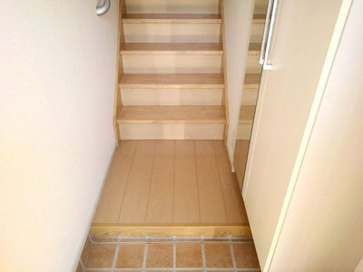 【玄関】 | ラ・フランセ下古山Ａ | 収納もある玄関です