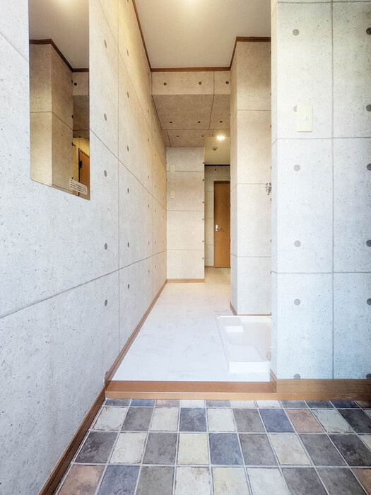 ヴィラ・ファミーユ　Aの玄関