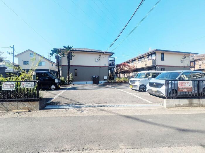 ヴィラ・ファミーユ　Aの駐車場