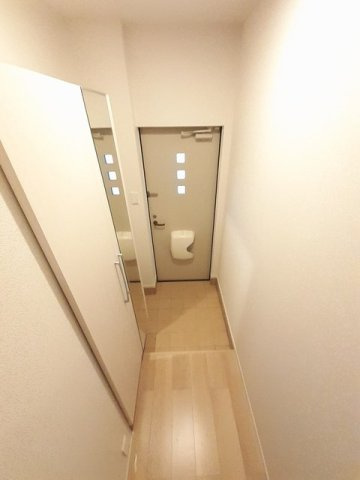 フローラル花房Ｃの玄関