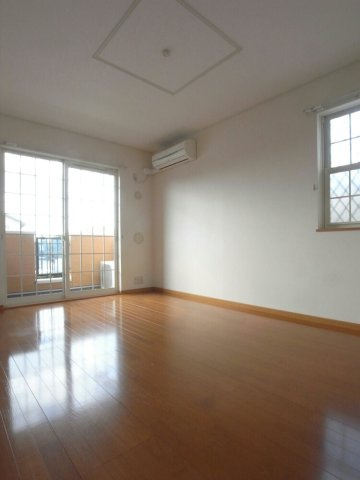 コンフォータブル　クラールの居間・リビング