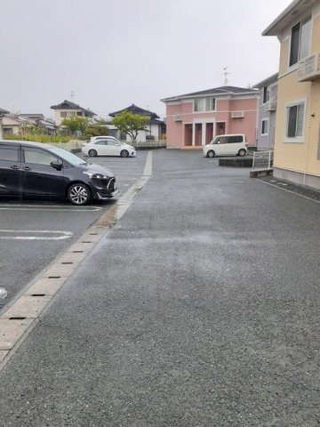コンフォータブル　クラールの駐車場