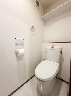 【トイレ】 | 志村坂上駅エリア 4LDK築浅戸建て | 2F温水洗浄付きトイレです。1Fと2Fにそれぞれトイレがあるのは嬉しいですね。