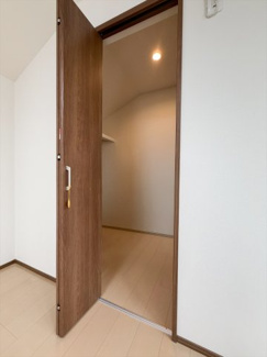 【収納】 | 志村坂上駅エリア 4LDK築浅戸建て | 3F洋室にあるウォークインクローゼットです。
※CG加工にて家具・小物を消去しております